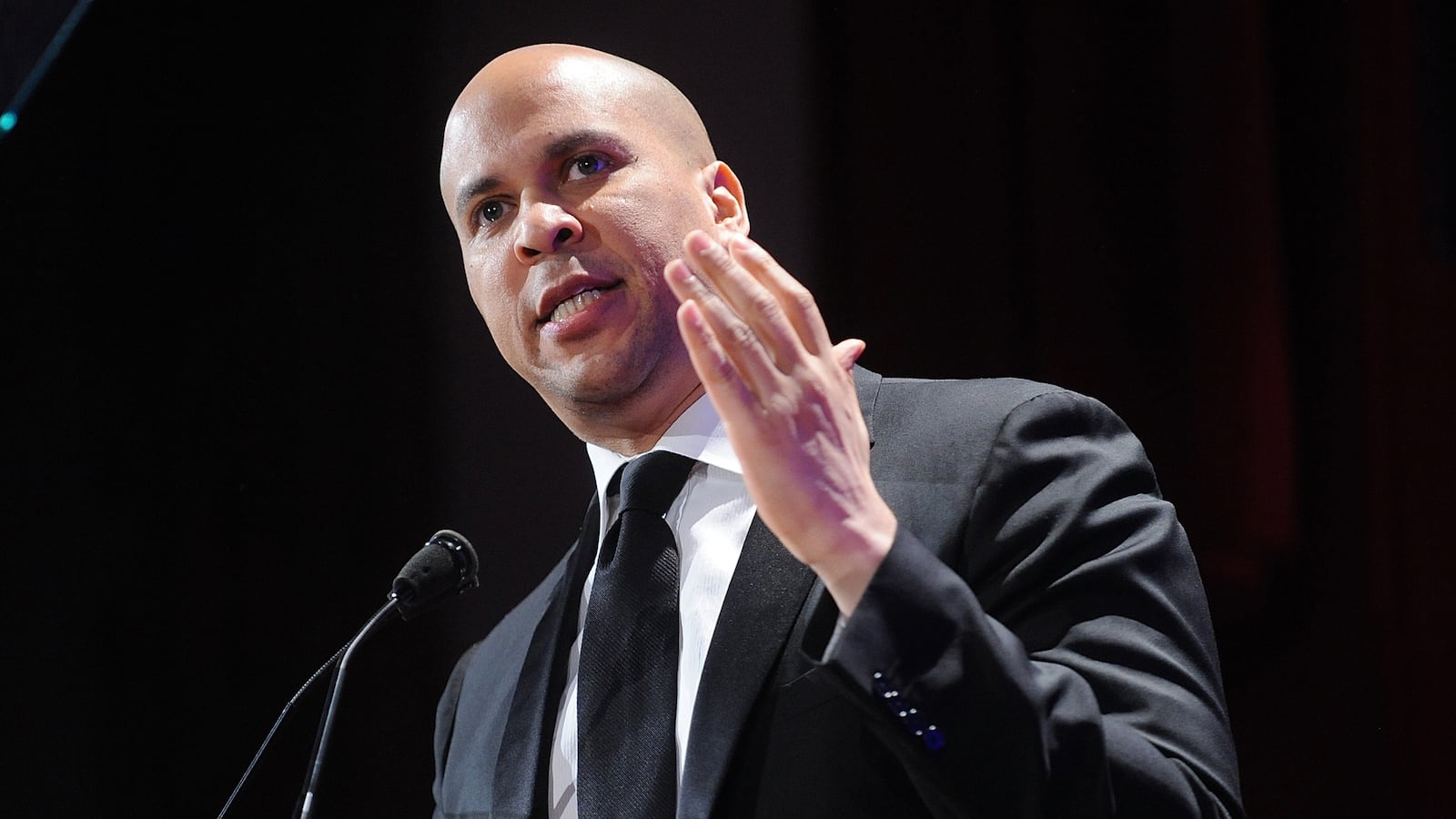 articles/2013/06/21/cory-booker-is-nobody-s-dupe/130603-cory-booker-tease_vrfjq1