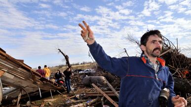 cheats/2010/12/31/tornado-kills-3-in-arkansas/arkansas-tornado_i6x79s