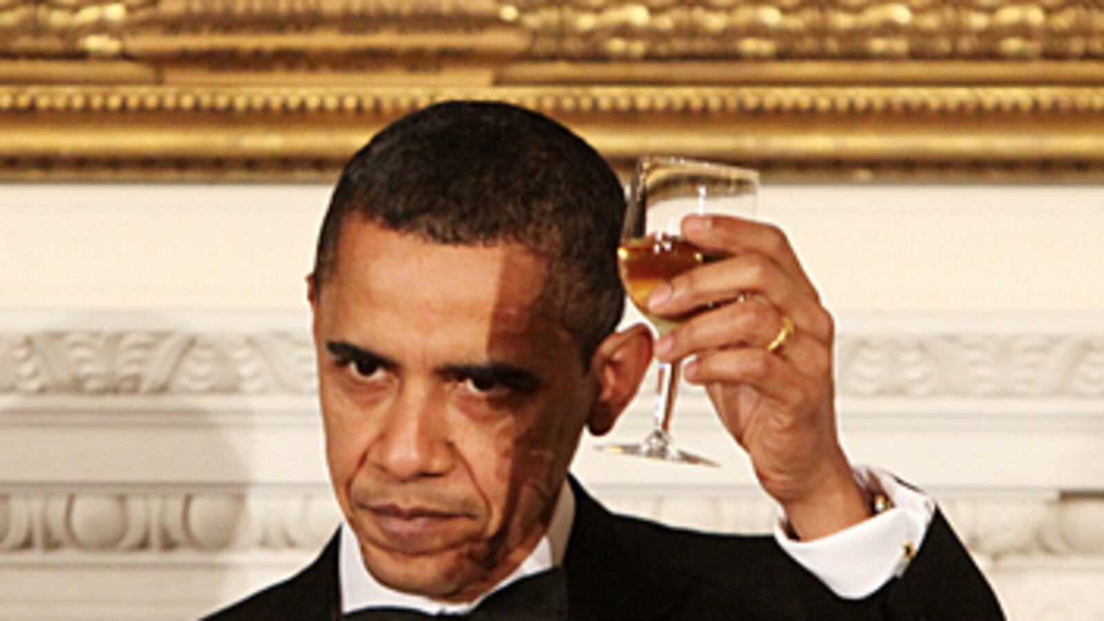 cheats/2009/03/13/obama-schmoozes-socialites/obama-toast_mtvez7