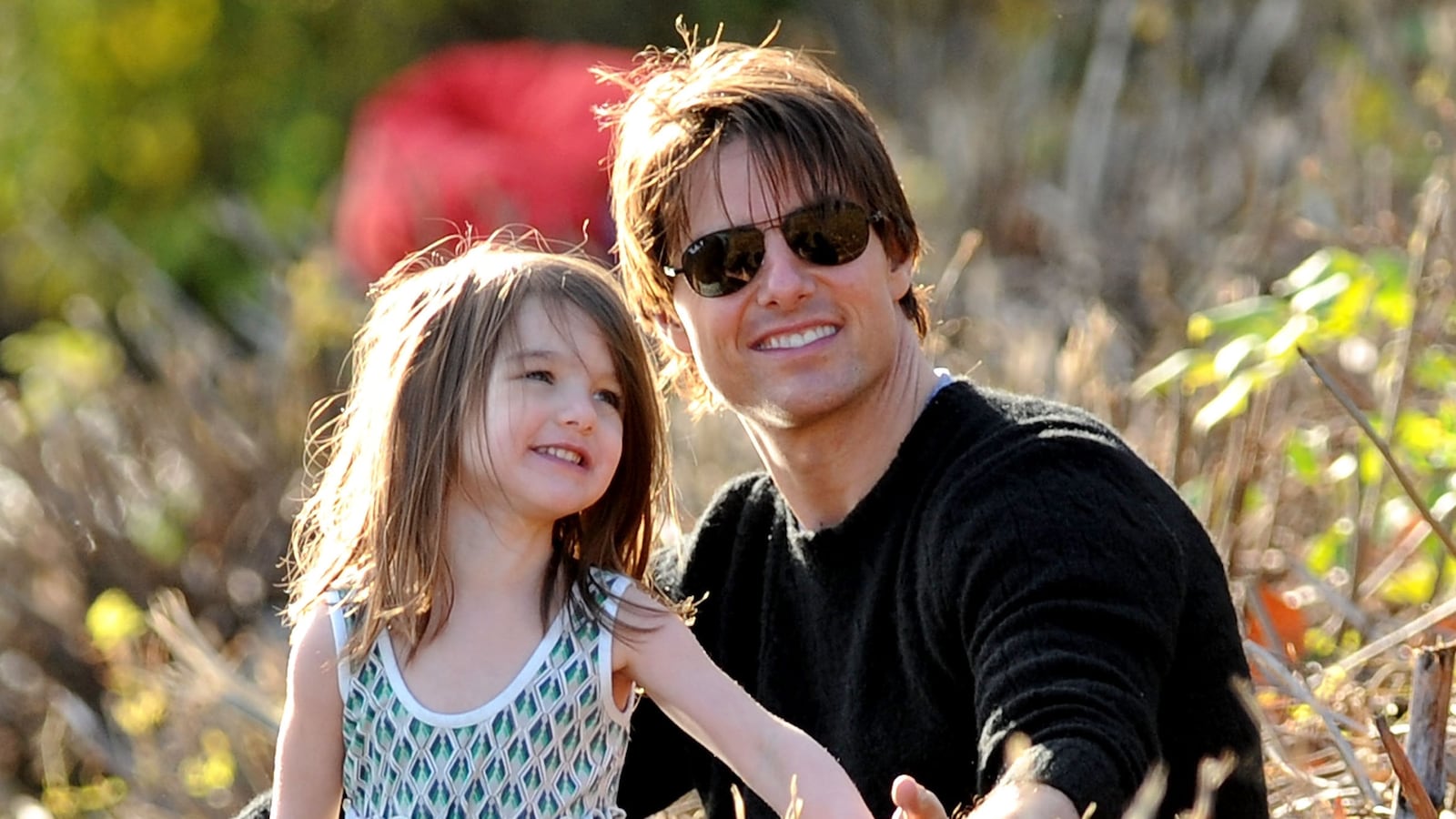 CAMBRIDGE, MA - OCTOBER 10: Suri Cruise and Tom Cruise visit Charles River Basin on October 10, 2009 in Cambridge, Massachusetts. (Photo by James Devaney/WireImage)
