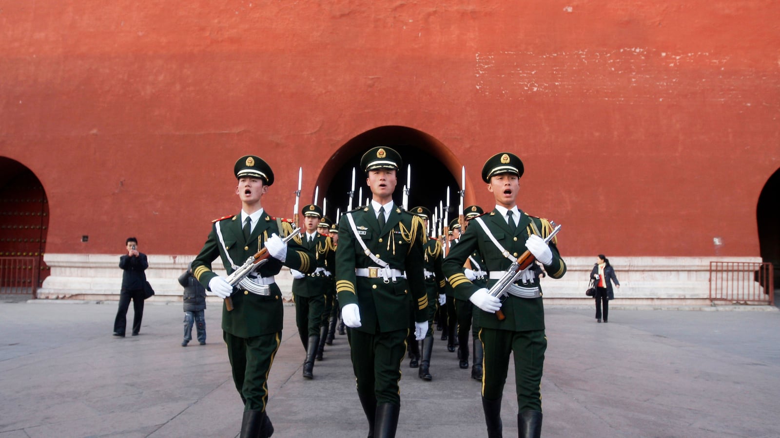 articles/2013/12/03/exclusive-red-flag-raised-on-chinese-telecom-deal/131203-china-telecom-tease_rwoig1