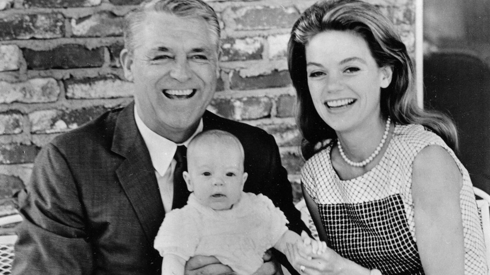 galleries/2011/09/25/dyan-cannon-cary-grant-photos/dyan-cannon-cary-grant-tease_rivsge