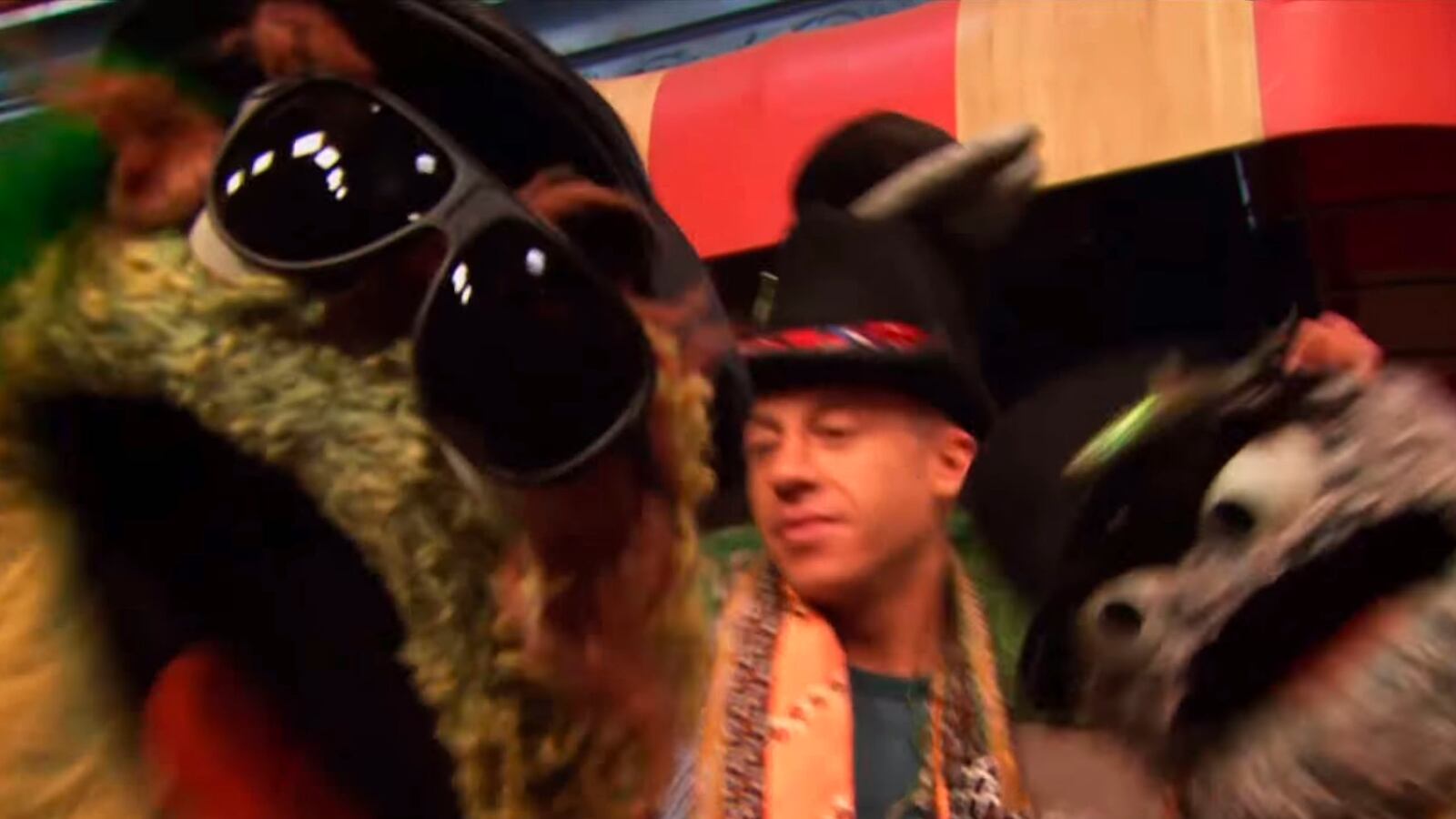 articles/2015/01/13/macklemore-goes-dumpster-diving-on-sesame-street/macklemore-goes-dumpster-diving-on-sesame-street-image_w6z2aj