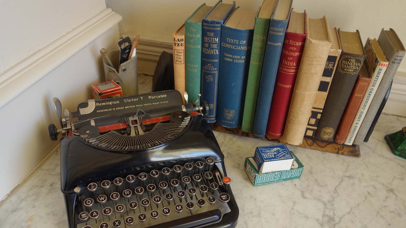 galleries/2015/04/25/at-home-with-agatha-christie/150424-bollen-christie8_mkxh1m