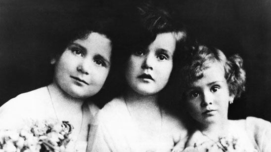 galleries/2010/08/15/zsa-zsa-gabor/zsa-zsa-gabor---family-2_ab0sgf