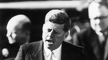 cheats/2011/01/19/the-last-link-to-the-kennedy-years/jfk-inauguration_unbj3e