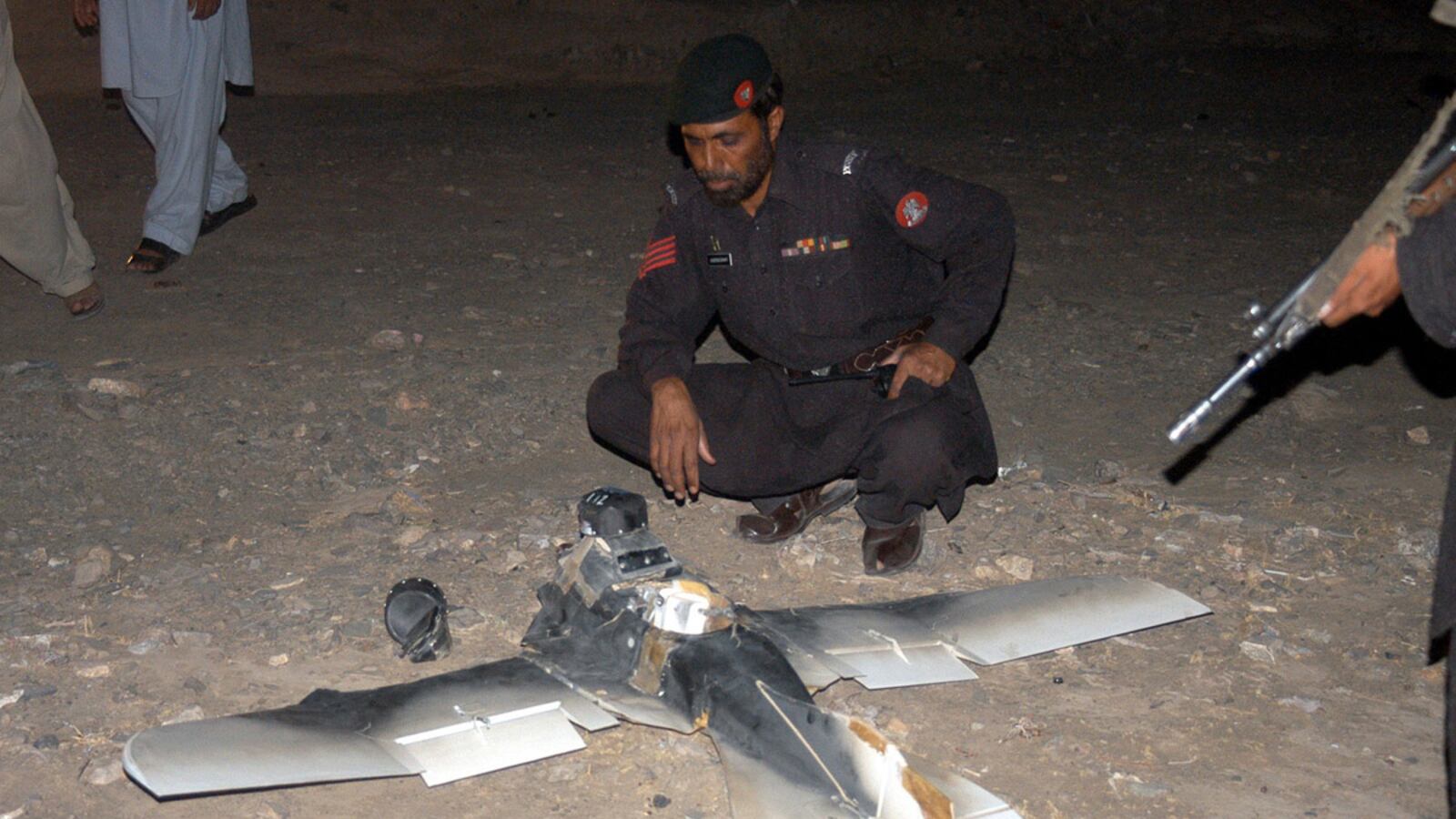 cheats/2012/04/30/pakistan-drone-strikes-violative/pakistan-mixed-message-on-us-drones-cheat_srejek