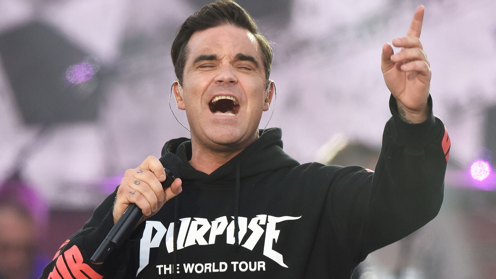 170604-manchester-benefit-concert-hero_emwvep