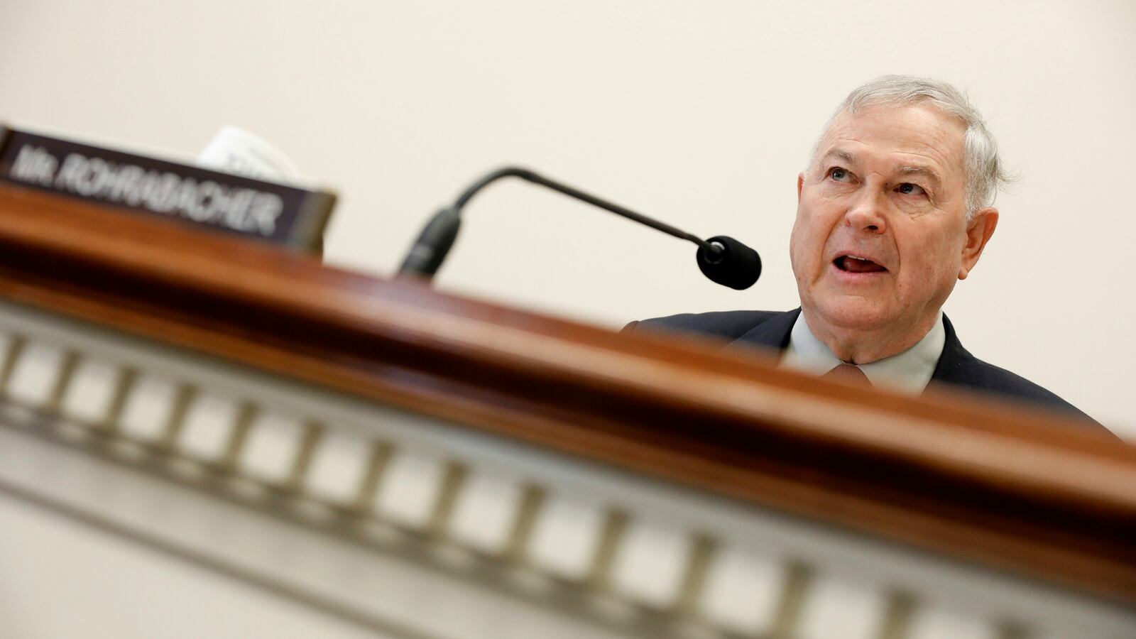 170829-dana-cheat_adp0vo