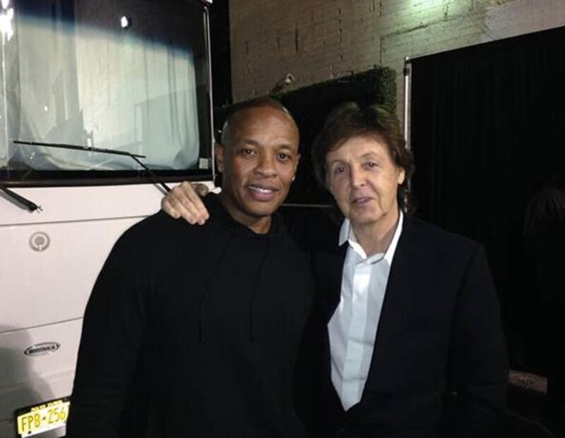 galleries/2014/02/02/meryl-streep-katy-perry-the-week-s-best-celebrity-selfies-photos/mccartney_lmlbtm