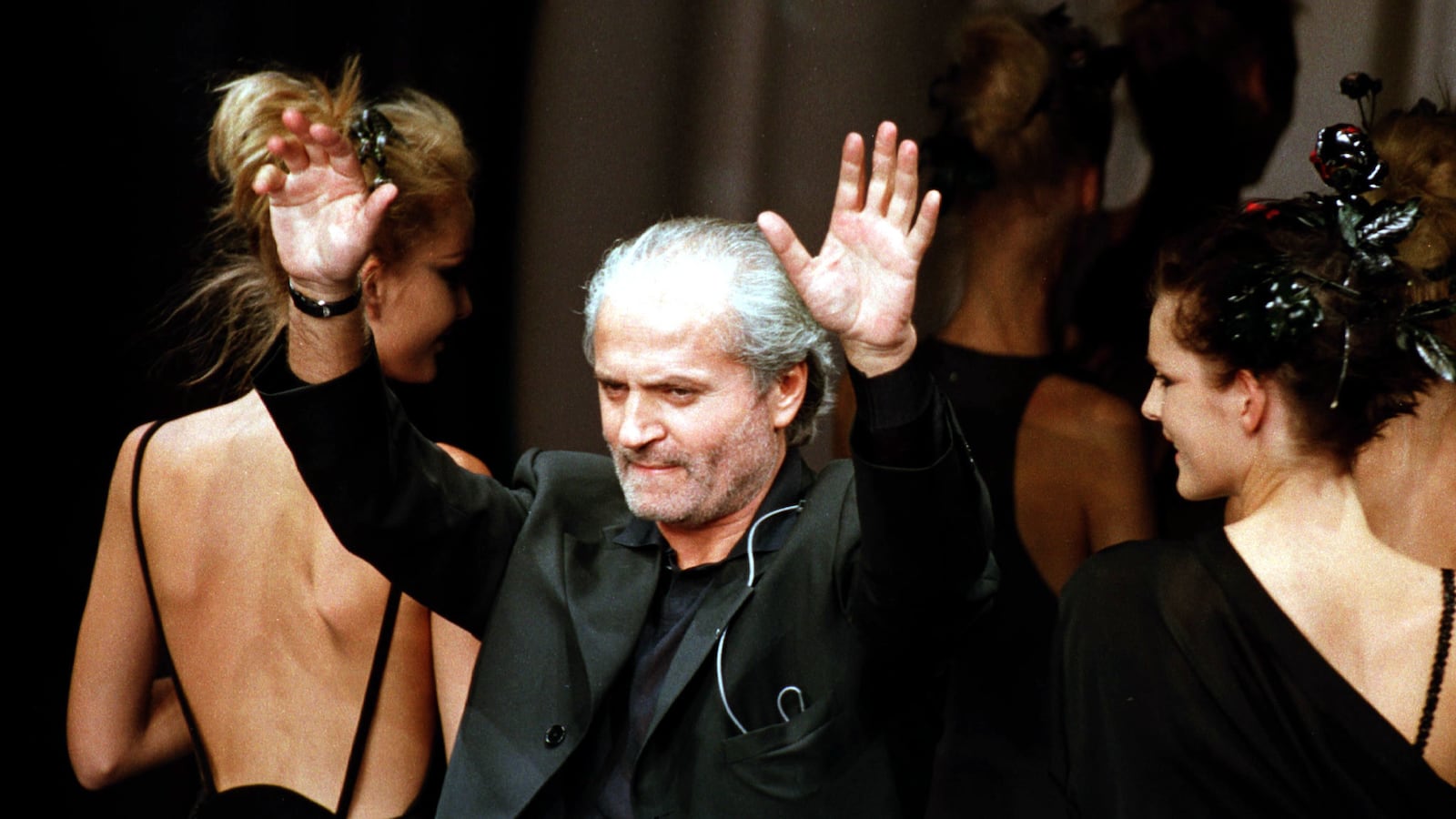 1996-09-25T120000Z_1134124898_PBEAHUMXCDU_RTRMADP_3_VERSACE_pxhid0