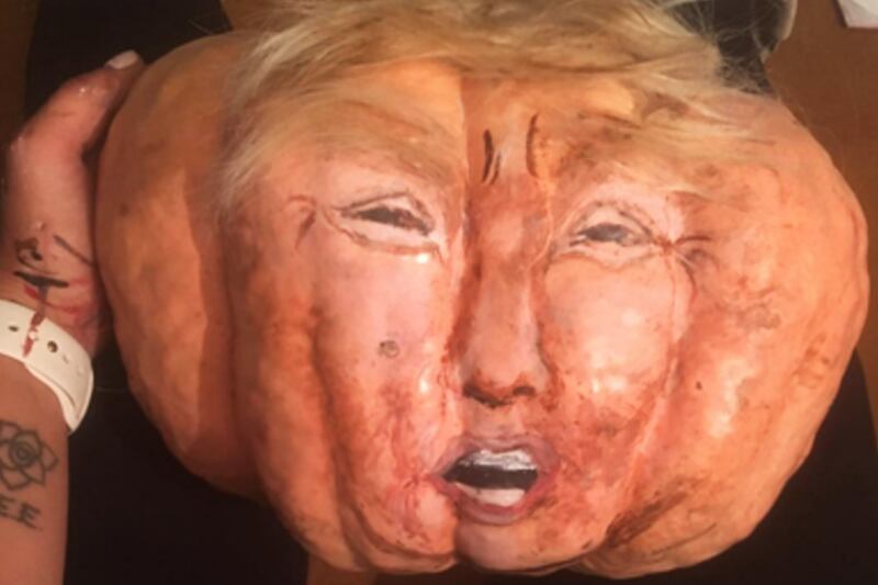 galleries/2016/10/14/trumpkin-gallery/161014-Kirell-Trumpkin-gallery-02_t8t2jf