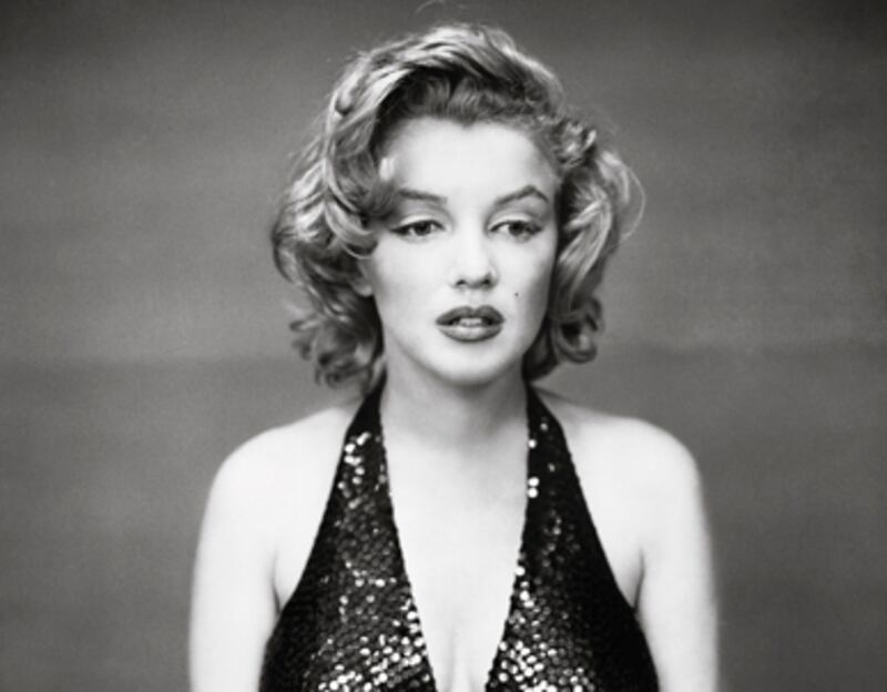 articles/2010/10/13/richard-avedon-photography-auction-at-christies-paris-to-bring-6-million/richard-avedon_131290_wyea6b