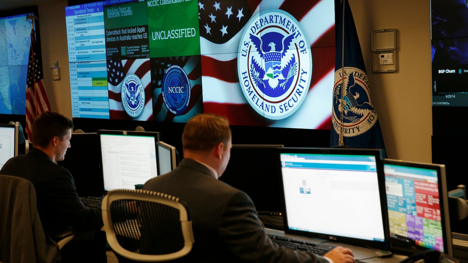 180828-dhs-official-white-nationalists-cheat_oztyjn