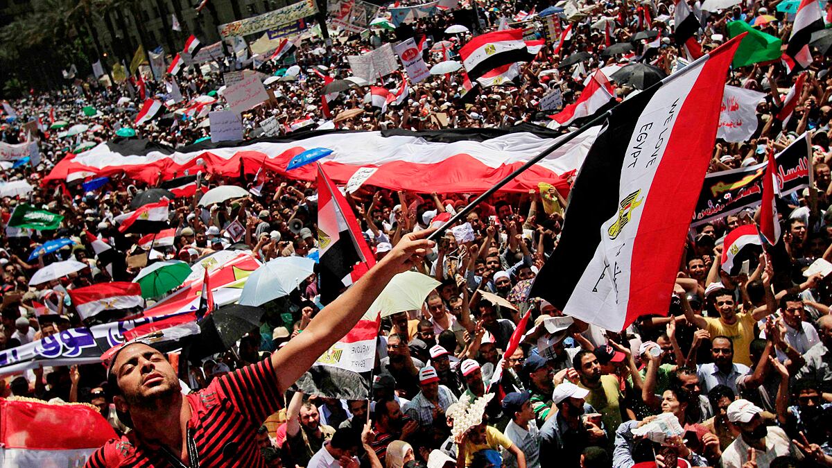 cheats/2011/09/19/high-oil-prices-to-benefit-poor/egypt-protest-tahrir-square-cheat_zkbma5