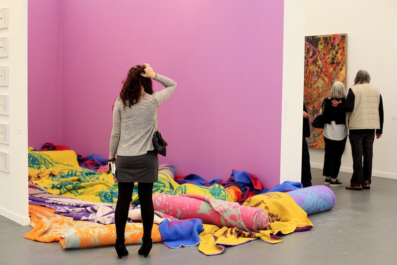 galleries/2013/05/10/scenes-from-frieze-art-fair-new-york-2013-photos/frieze-scene-12_dnnwhx