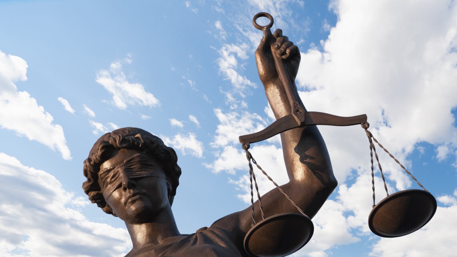 articles/2013/10/24/special-interest-money-has-upended-judicial-elections-says-new-report/131022-clift-justice-at-stake-tease_akg9zb