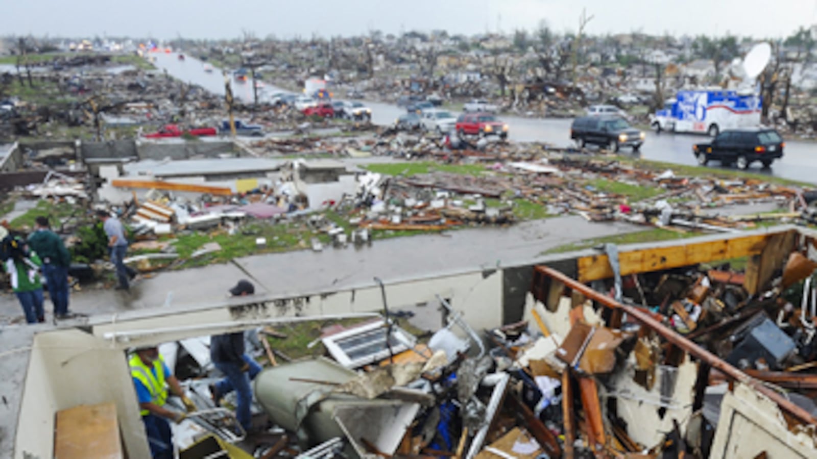 cheats/2011/05/25/tornados-kill-nine-in-central-us/more-tornadoes-expected_hvsmyv