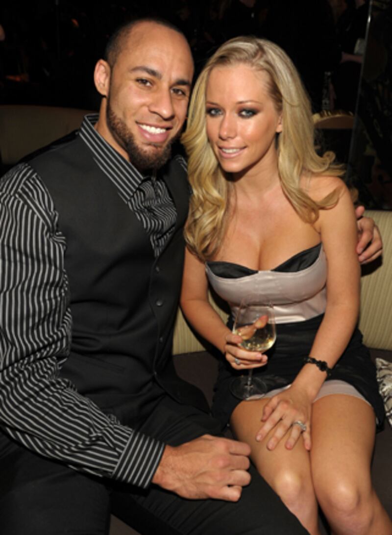 galleries/2011/02/02/nfl-wags/nfl-wags---baskett-wilkinson_pevytb