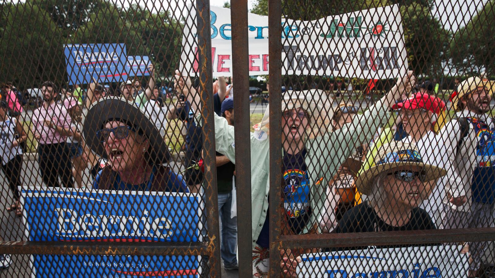 articles/2016/07/26/bernie-sanders-s-revolutionaries-mostly-surrender/160725-woodruff-resnick-bernie-supporters-dnc-tease_jrclz6