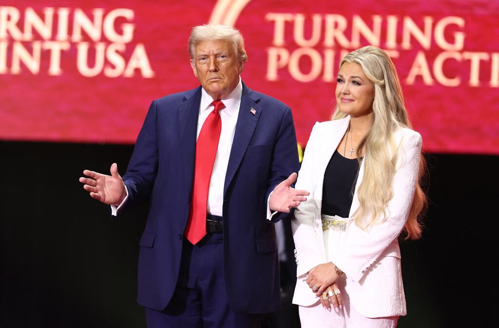 Leak Reveals JawDropping Price of Photo Op With Donald Trump