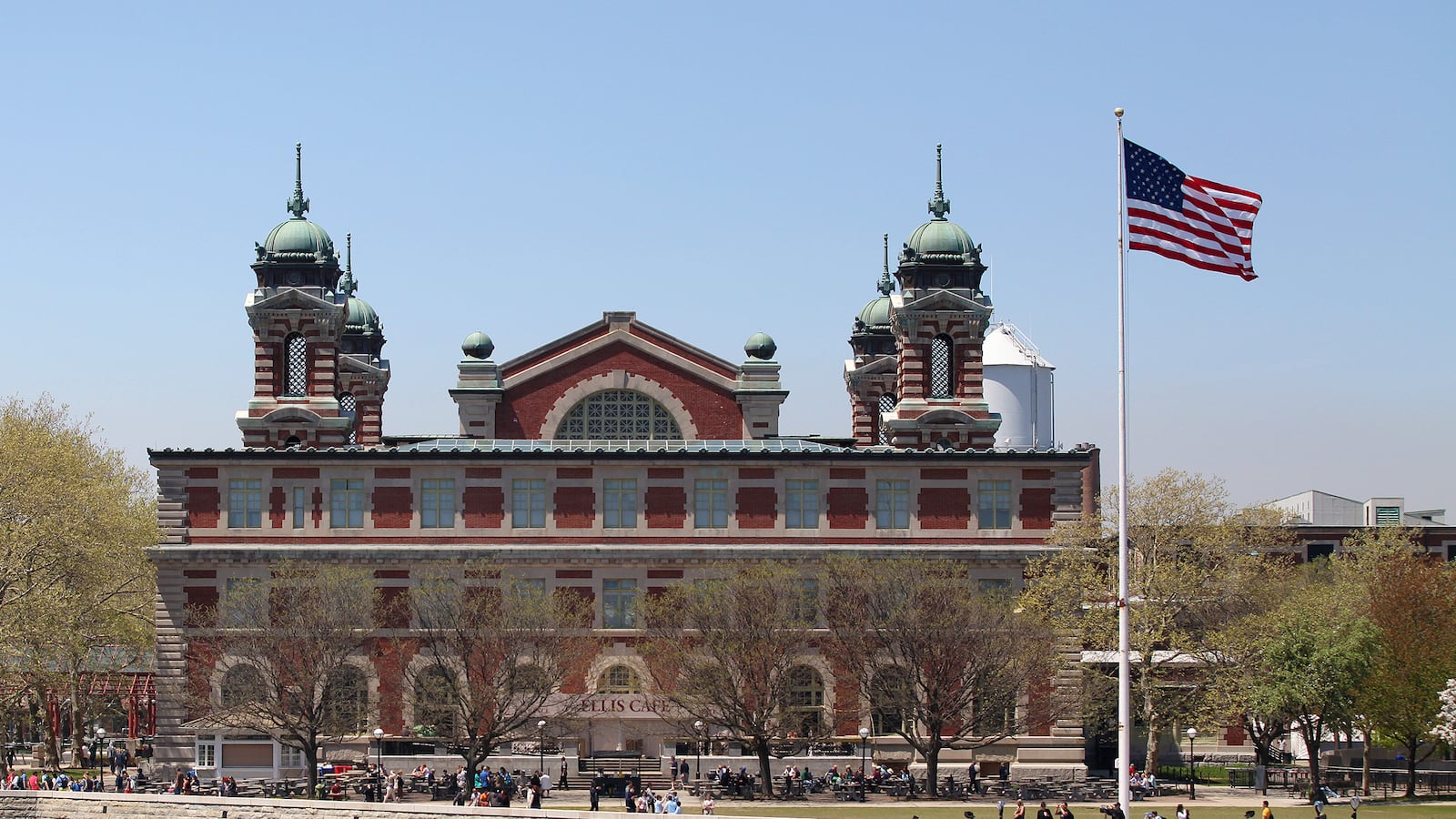 articles/2015/05/08/how-ellis-island-survived-hurricane-sandy/150507-goldstein-ellis-tease_wrnzdz