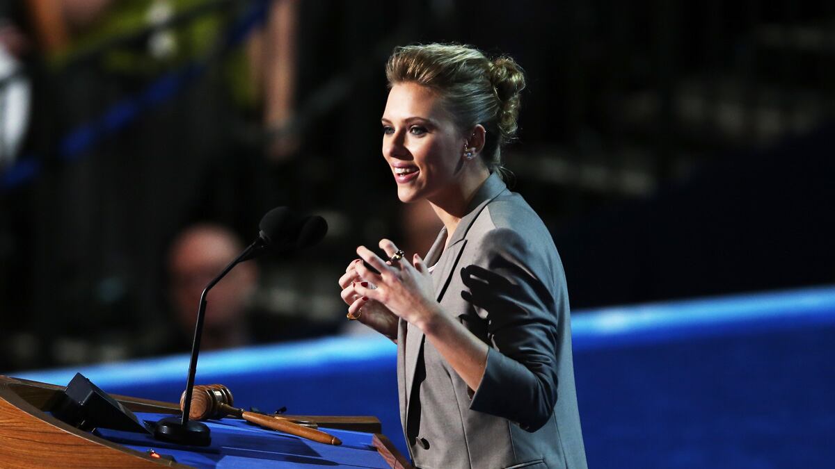 cheats/2012/09/06/scarjo-eva-speak-at-dnc/scarlett-johansson-dnc-cs_wikh6c