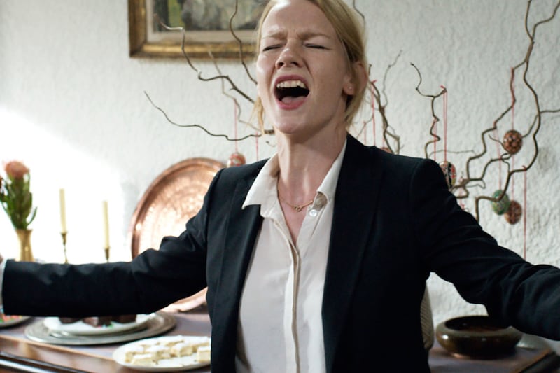 articles/2016/12/01/holiday-movie-preview-rogue-one-la-la-land-and-other-films-to-help-take-your-mind-off-trump/161130-fall-movies_28-TONY-ERDMANN-TORONTO-FILM_FEST_gnblml