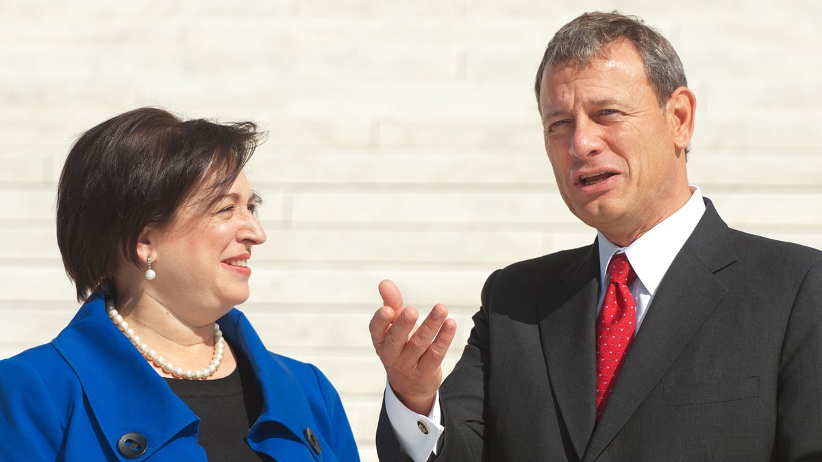 cheats/2012/01/01/chief-justice-roberts-defends-peers/supreme-court-john-roberts-defends-kagan-cheat_xqgdmw