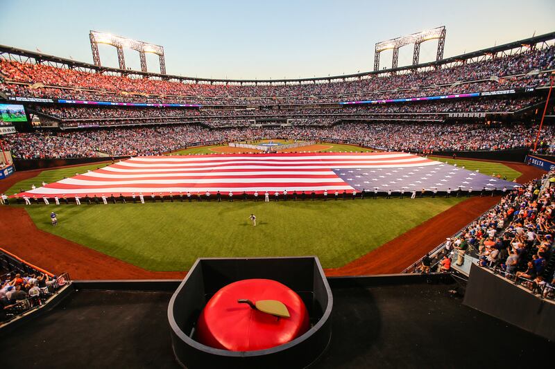 galleries/2014/04/21/best-bang-for-your-buck-baseball-stadiums-photos/mlb-stadium-rankings-newyorkmets_inflfj