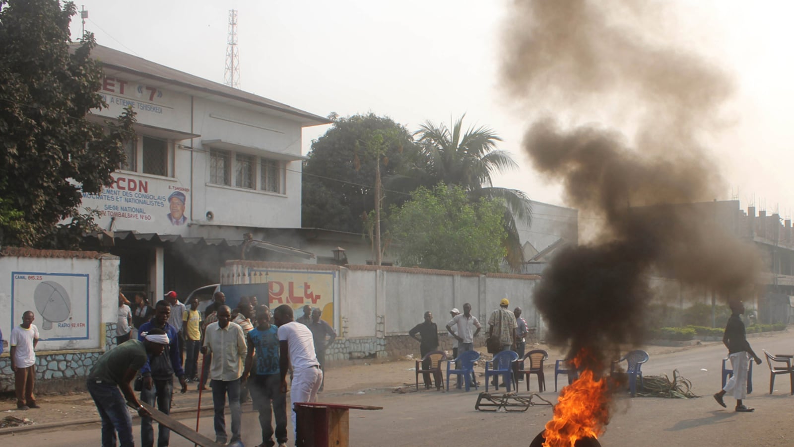 cheats/2011/09/07/mass-prison-escape-in-congo/congo-protests-cheat_y8y8gl