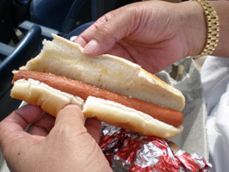 articles/2009/09/08/iron-chef-hits-the-us-open/morimoto-us-open-food-02_y4ku6m