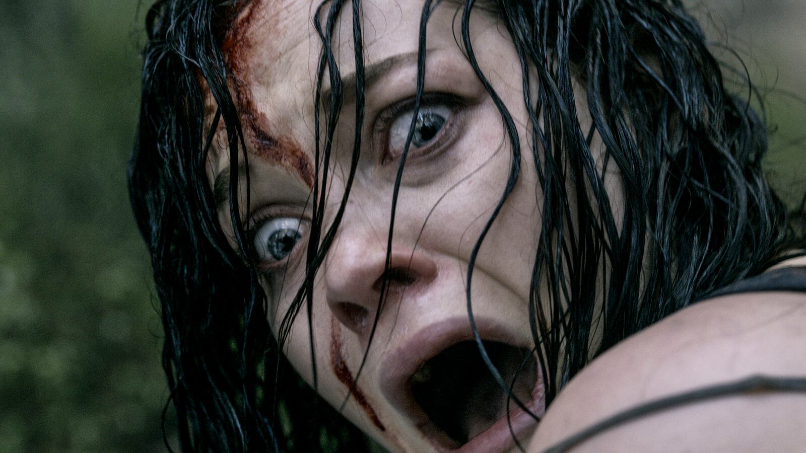 articles/2013/04/05/evil-dead-remake-pays-homage-to-a-horror-cult-classic/130405-evil-dead-trinh-tease_xogmlx