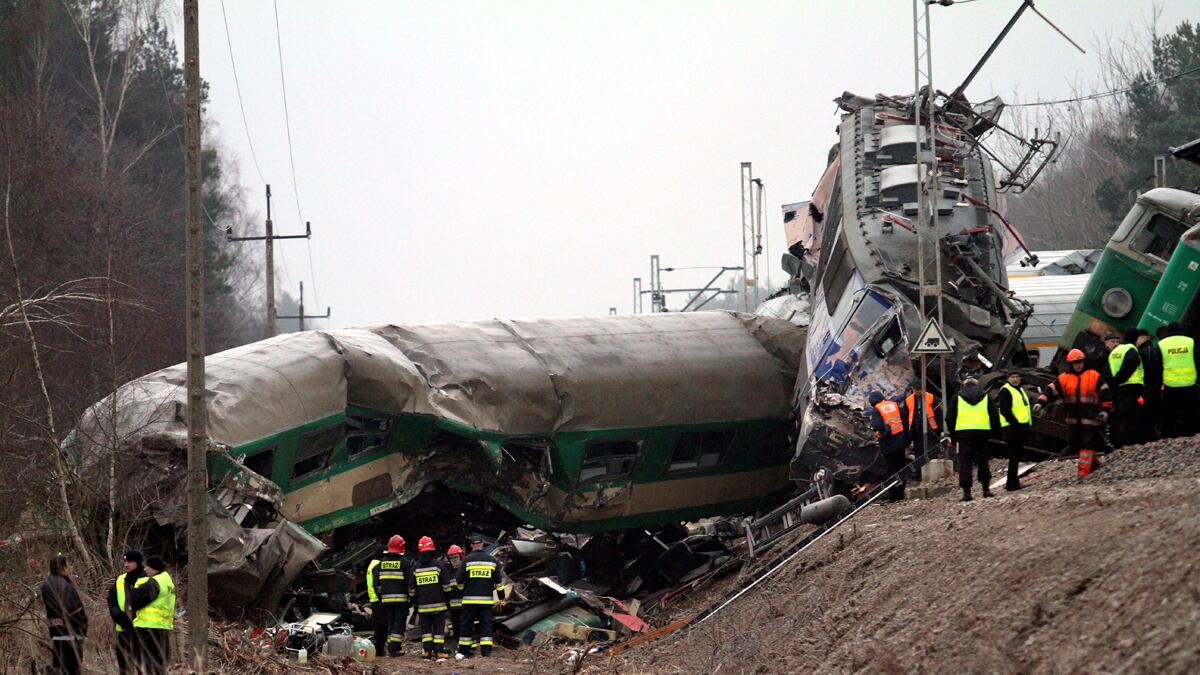 cheats/2012/03/04/15-dead-in-poland-train-crash/15-dead-poland-train-crash-cheat_hyw3dn