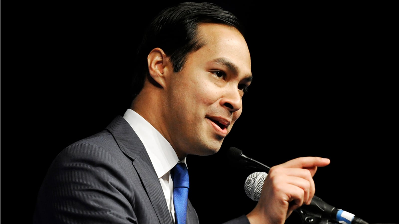articles/2012/08/01/is-democratic-convention-keynote-speaker-julian-castro-the-next-obama/julian-castro-dnc-speaker_dax7ca
