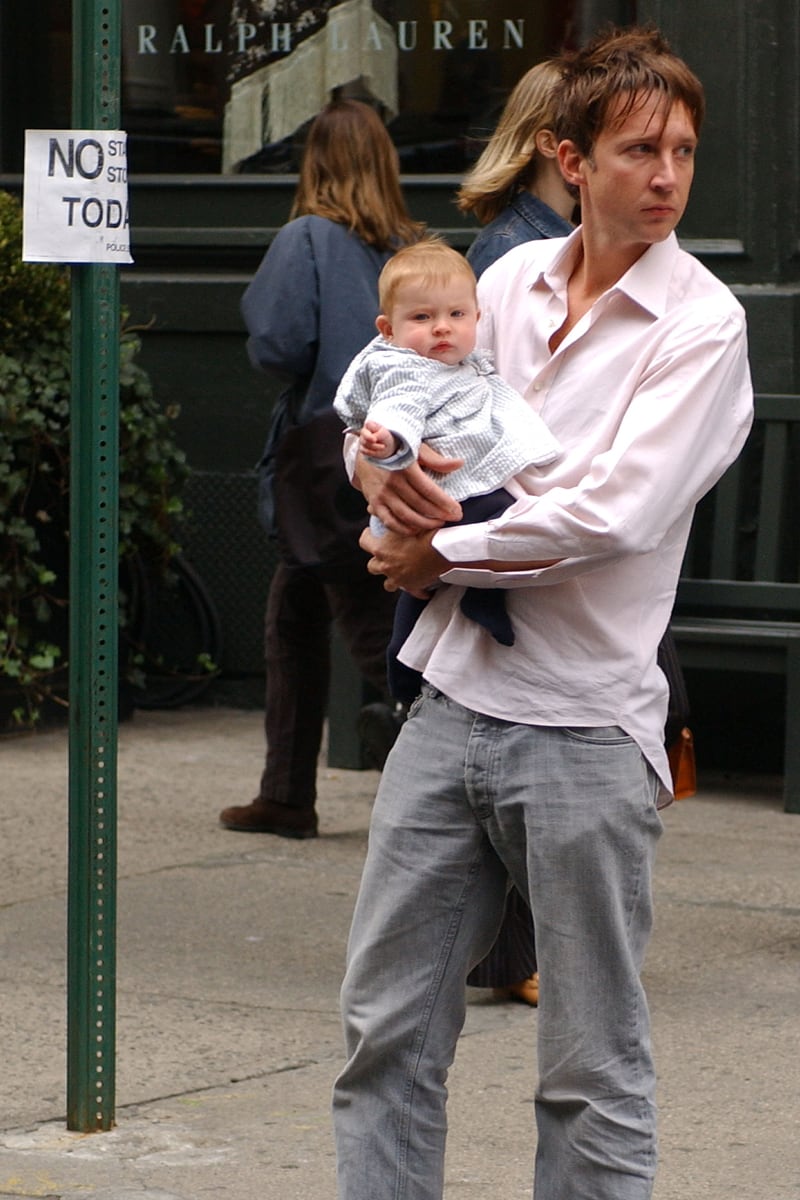 galleries/2011/06/30/kate-moss-wedding-photos-of-her-exes-pete-doherty-johnny-depp-more/hack-moss-gallery_atebmc