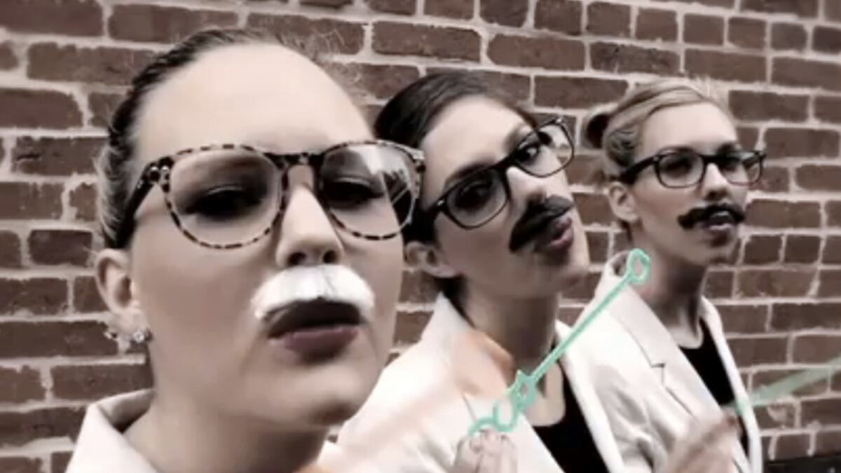 articles/2011/10/28/jon-huntsman-s-daughters-their-own-viral-campaign-video/huntsman-girls-ad-coppins_eurayb