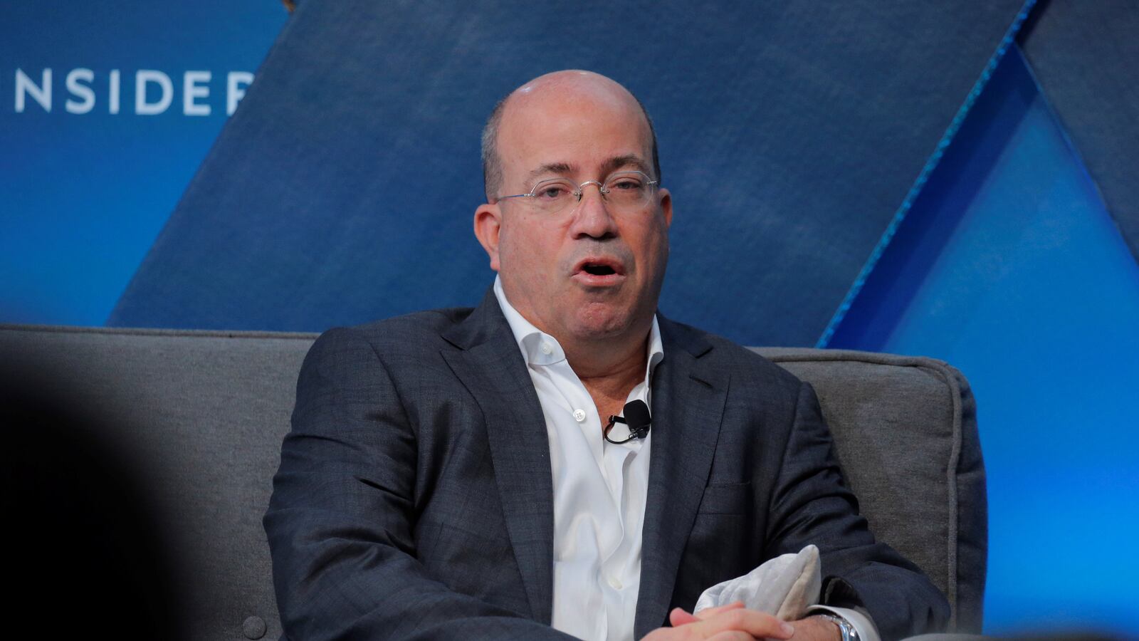 2017-11-30T160301Z_1419629475_RC118AFFA4F0_RTRMADP_3_CNN-ZUCKER_bxkpjp