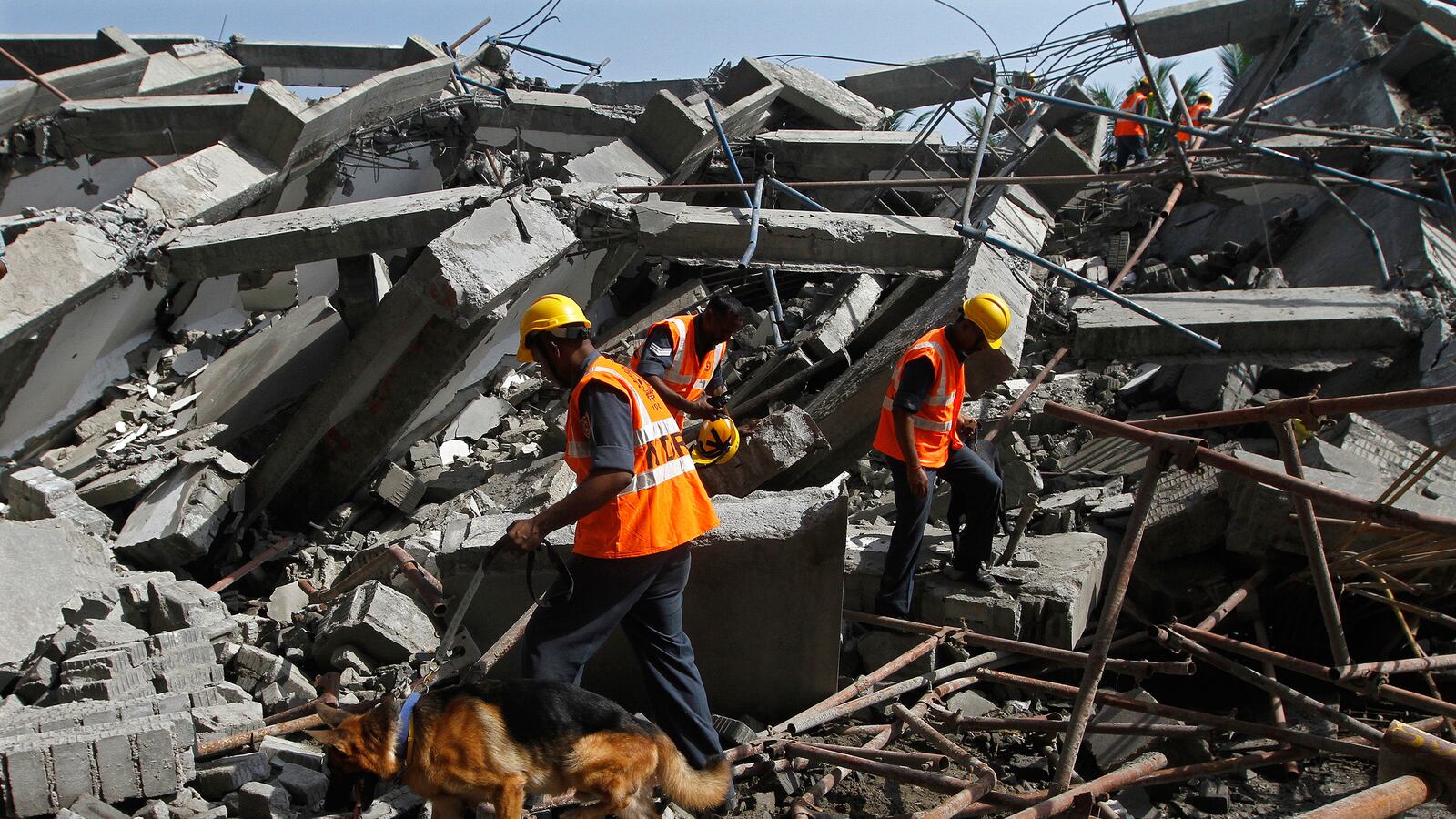 cheats/2014/06/29/collapsed-buildings-kill-22-in-india/140629-india-collapse-cheats_m3y1mi