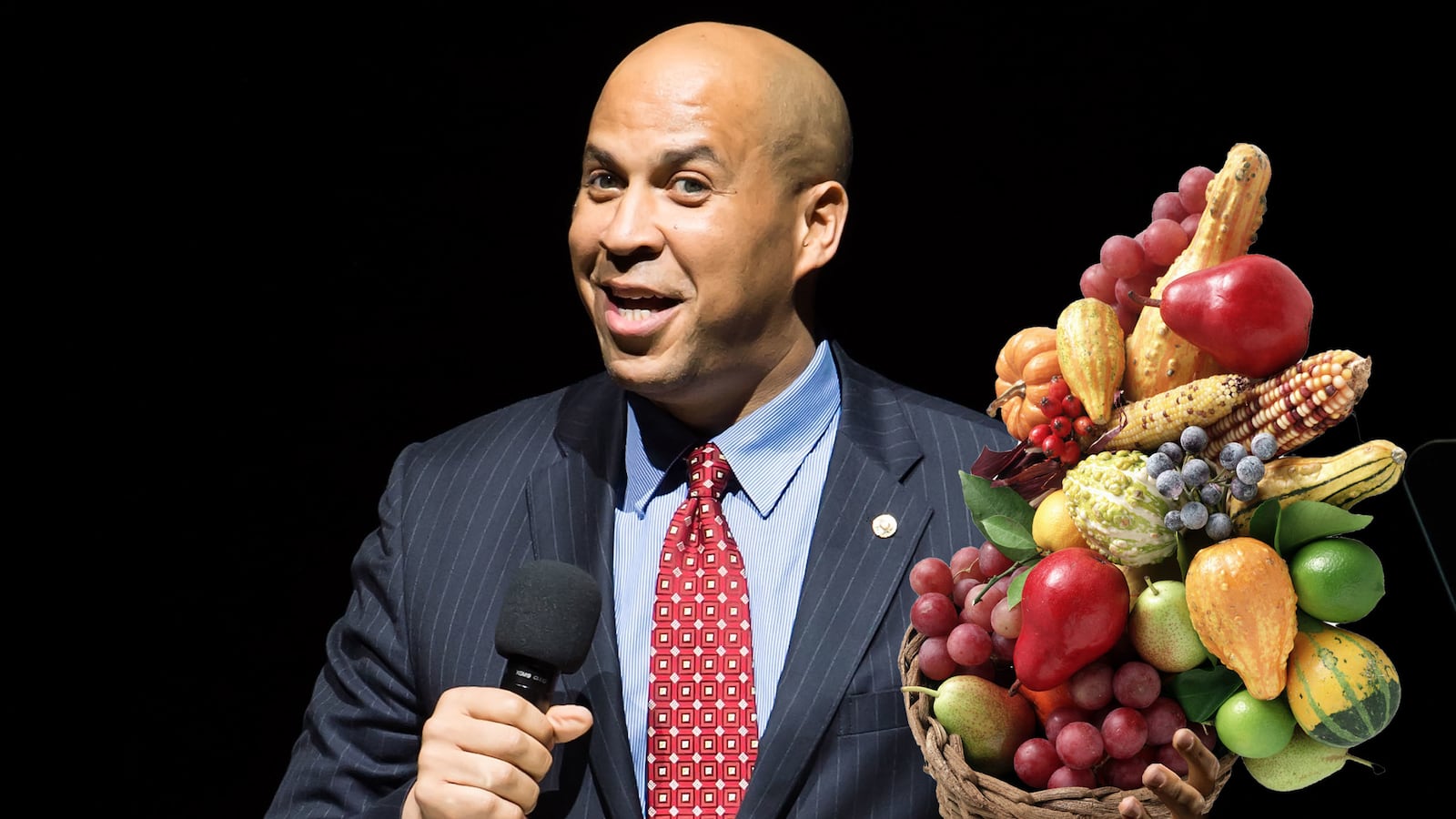 articles/2014/11/26/talking-tofurky-with-newly-vegan-cory-booker/141125-Chituccory-booker-vegan-tease_uwq8pg