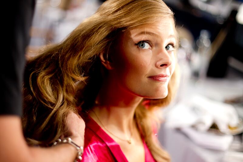 galleries/2011/11/10/backstage-at-the-2011-victoria-s-secret-fashion-show-photos/victorias-secret-tachman87_iejxpa