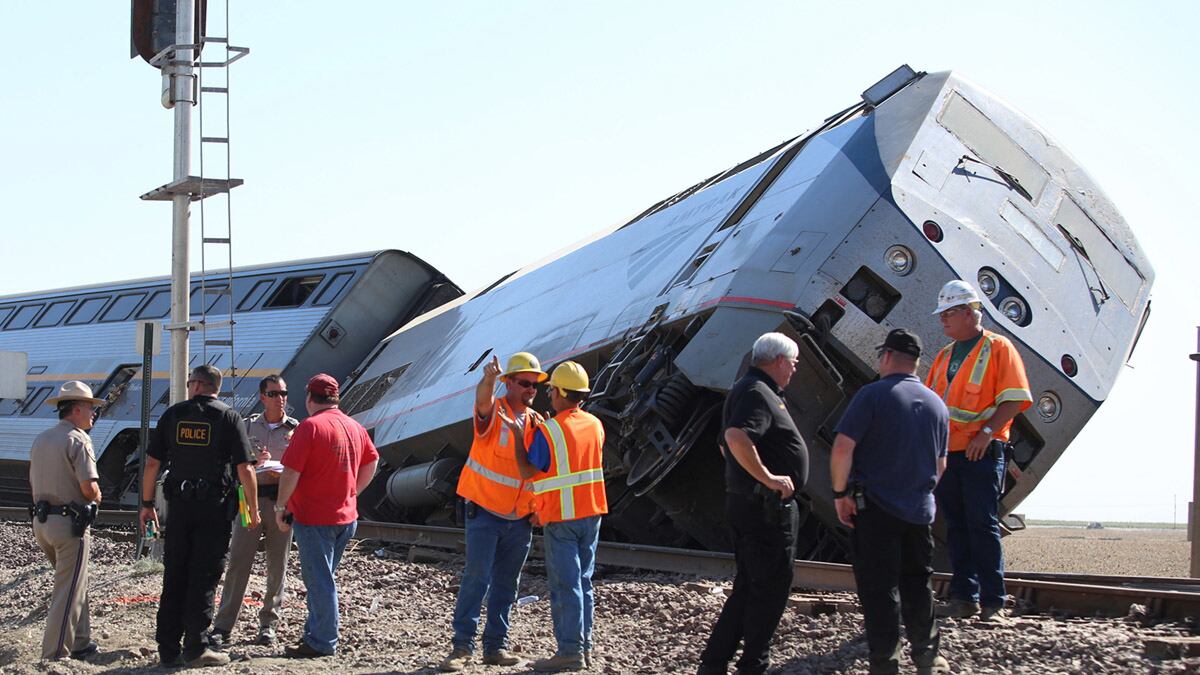 cheats/2012/10/01/40-hurt-in-amtrak-accident/amtrak-derailment-cs_ltrrkh