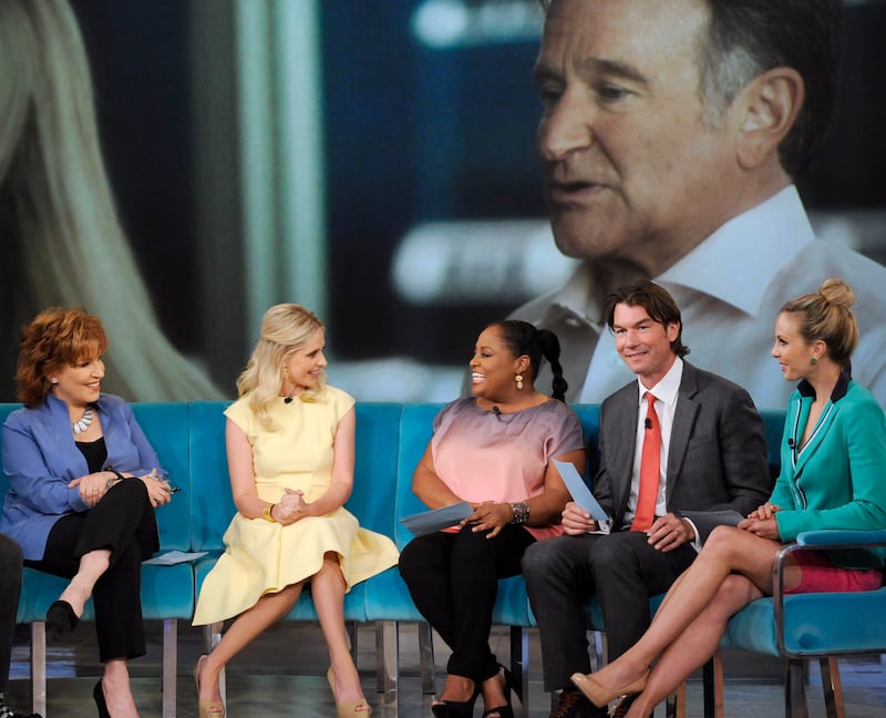 "Guy Day Friday" guest co-host Jerry OConnell; actress Sarah Michelle Gellar; Linda Cardellini ("Mad Men"); Grace Hightower (Robert DeNiros wife).