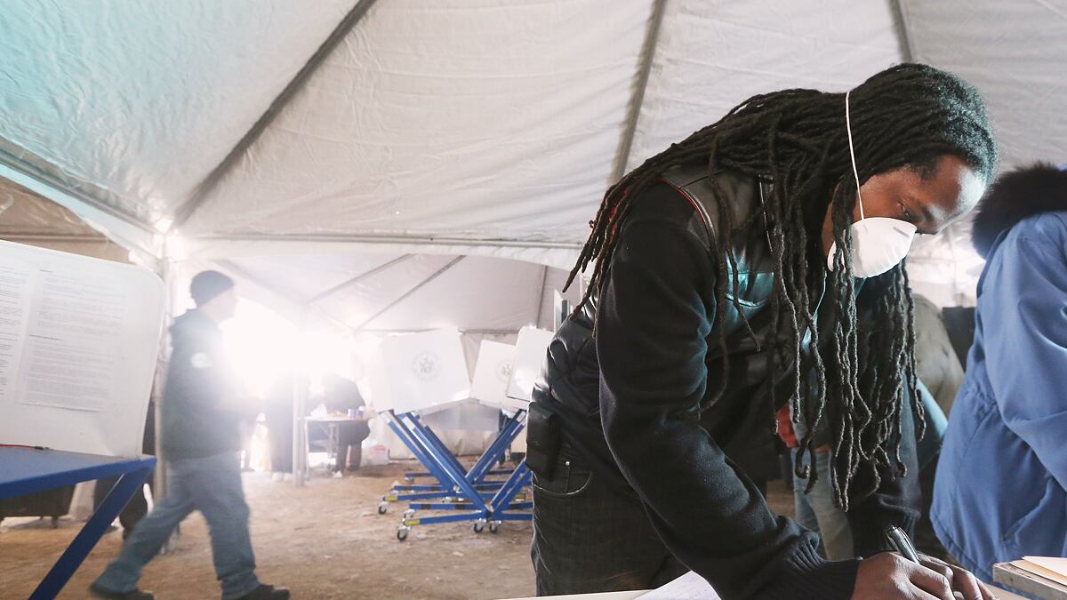 articles/2012/11/07/sandy-s-rockaway-victims-pause-to-vote-press-on-with-recovery-efforts/rockaways-election-day-daly_ruzhzn