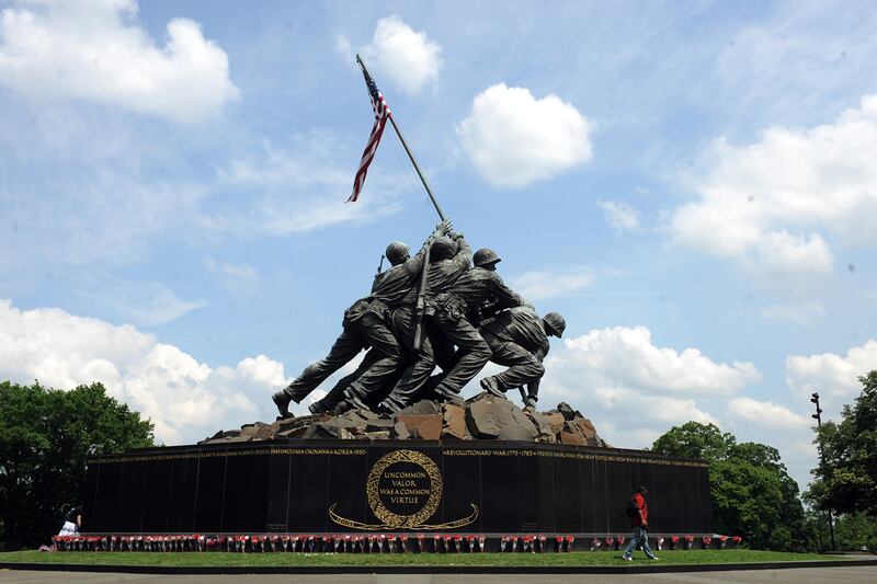 galleries/2011/08/22/martin-luther-king-jr-memorial-and-other-washington-d-c-monuments/iwo-jima-memorial-washington-monuments-photos-gopnik_zw3gwc