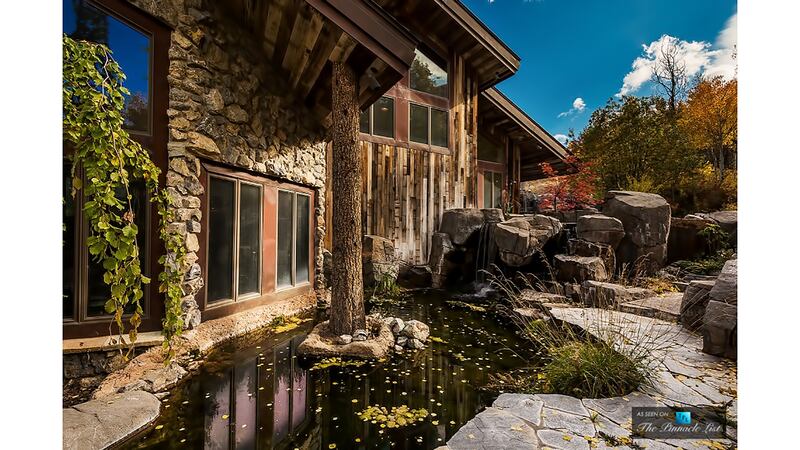 171022-mcnearney-omg-want-this-house-22_slvwyb