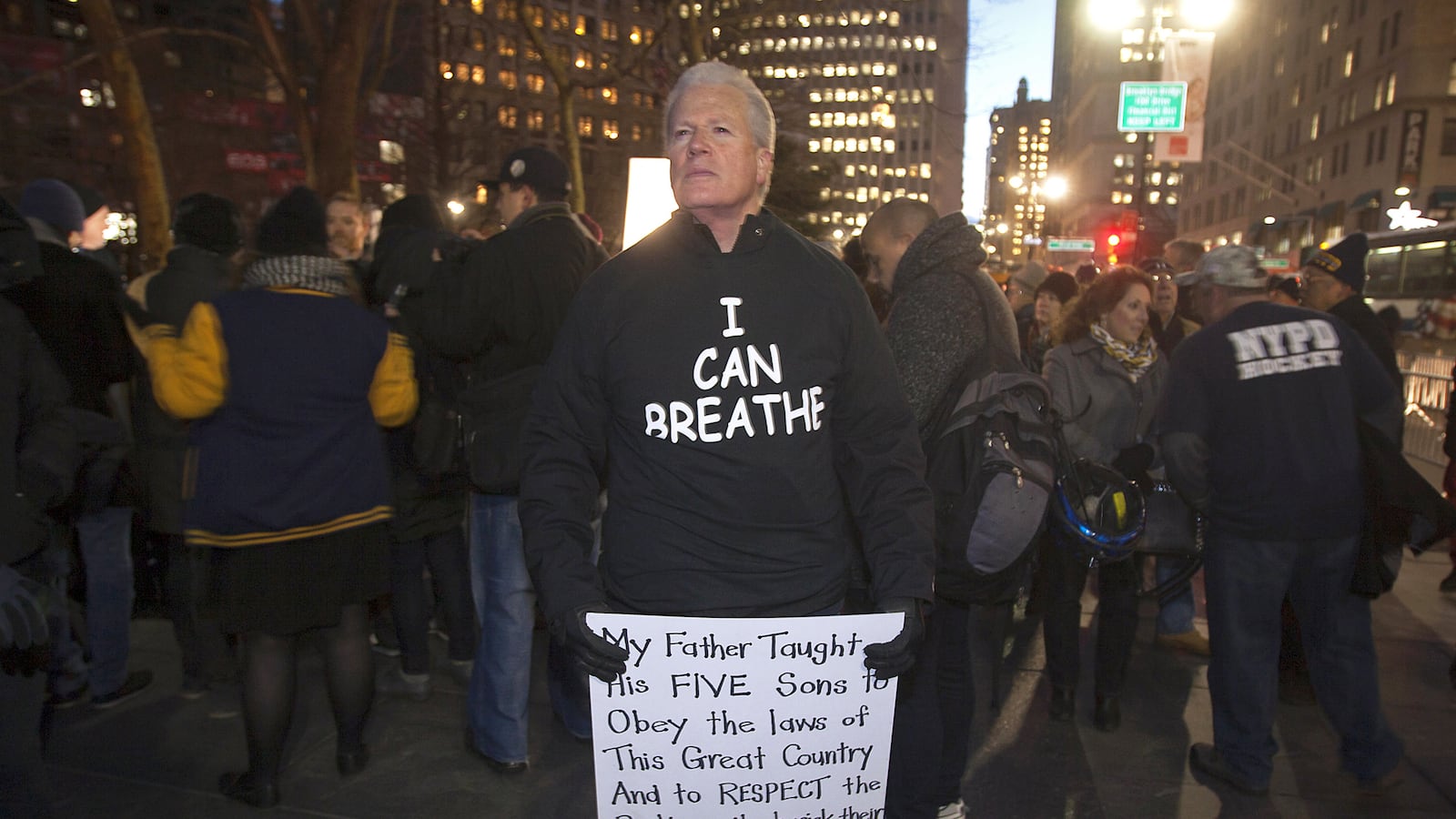 articles/2014/12/19/nyc-s-garner-protesters-vs-pro-cop-protesters/141219-siegel-protest-tease_nnnmtb