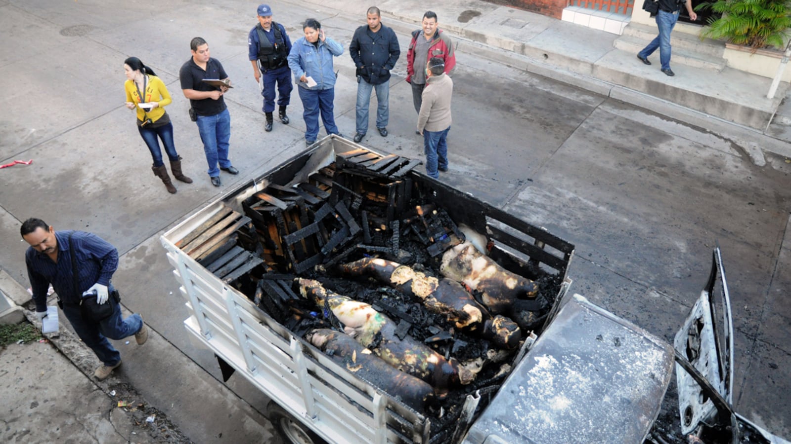 cheats/2011/11/23/16-burned-bodies-found-in-sinaloa/mexico-drug-lord-bodies-cs_nltzni