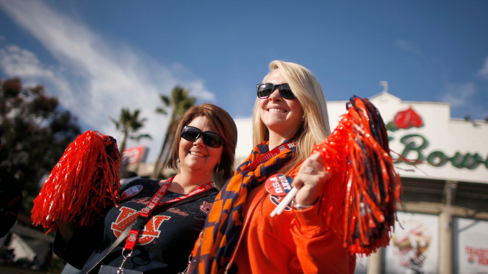 articles/2015/11/14/should-feminists-love-football-i-do/151113-roberts-football-feminist-tease_i41h4u