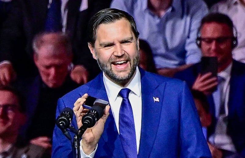 Vance speaks with Trump on a phone